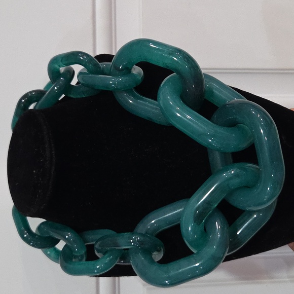 💚🔹️Piper K 🔹️Bold Green Resin Chunky  Statement 20" Necklace - Picture 6 of 9